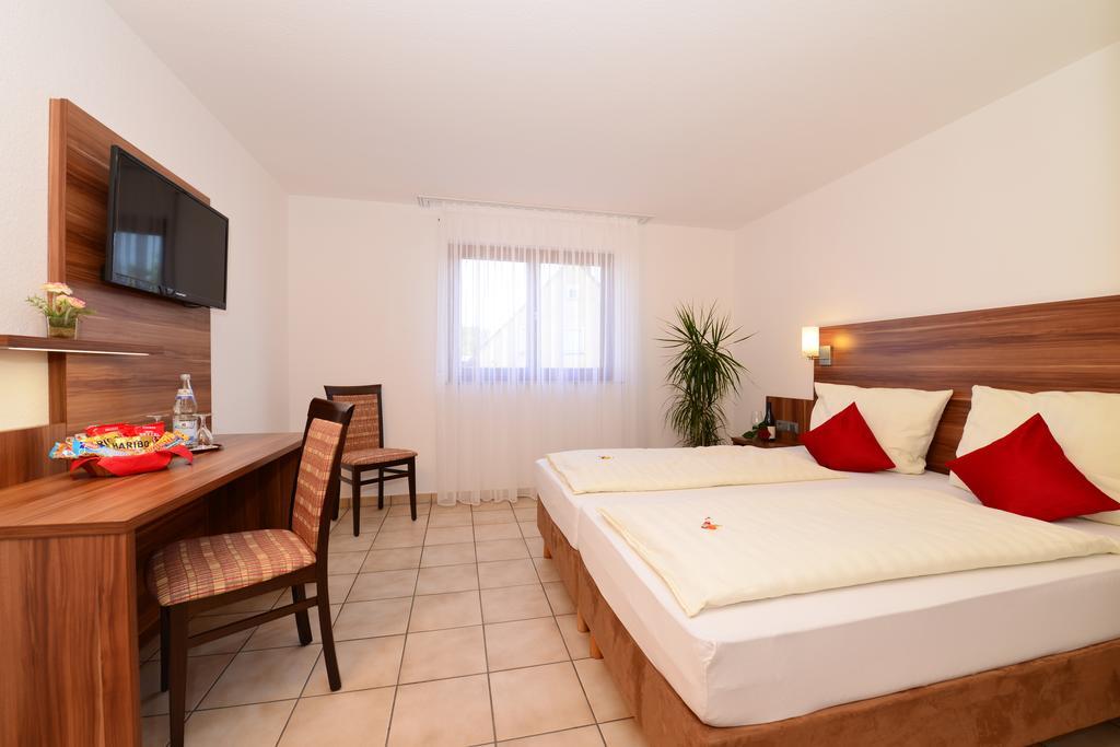 Hotel Am Buchwald Esslingen am Neckar Room photo