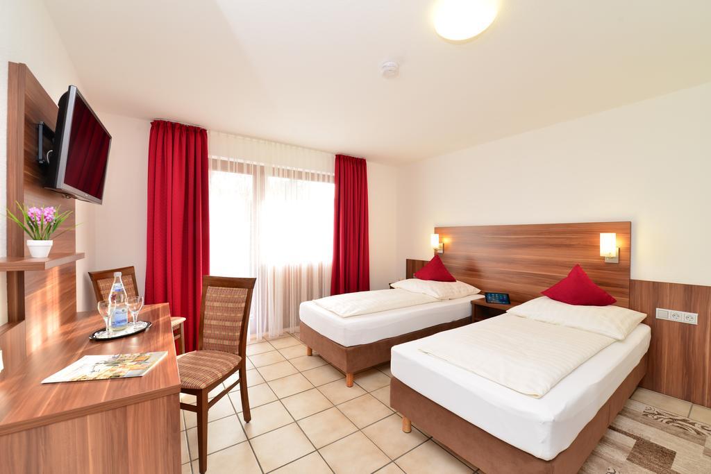 Hotel Am Buchwald Esslingen am Neckar Exterior photo